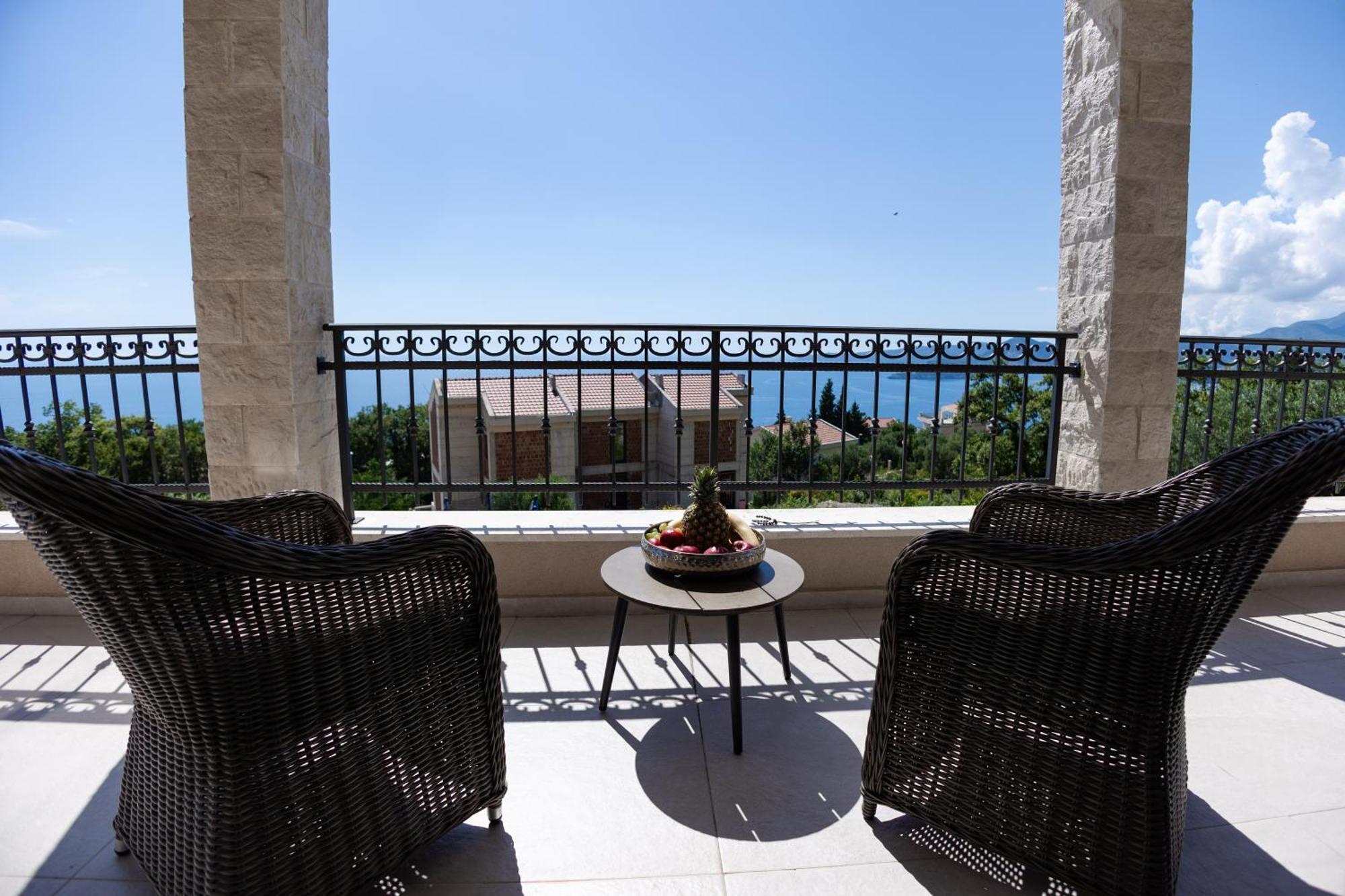 Elena Villa Budva